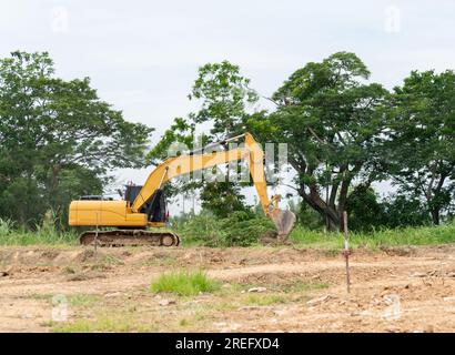 Regolazione dell'eccitatore a livello del suolo in cantiere. Foto Stock