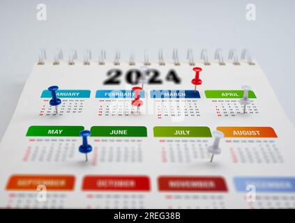 Pianificazione del calendario 2024. la spilla colorata segna le date importanti. 2024 Calendario pianificatore, orologio per impostare gli orari organizzare gli orari, pianificazione per i business mee Foto Stock