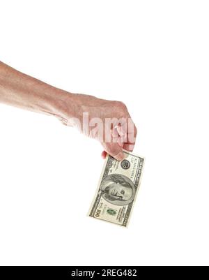 La mano degli uomini che tiene conto di $100 dollari isolato su fondo bianco. Cento dollari di fattura in mano di uomo a pagare e dare Foto Stock