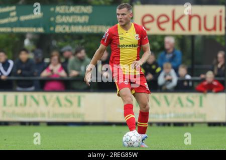 Twello, Paesi Bassi. 23 luglio 2023. TWELLO, PAESI BASSI - 23 LUGLIO: Philippe Rommens dei Go Ahead Eagles durante la partita amichevole di pre-stagione tra Go Ahead Eagles e Mamelodi Sundowns allo Sportpark De Laene il 23 luglio 2023 a Twello, Paesi Bassi (foto di Henny Meyerink/BSR Agency) credito: BSR Agency/Alamy Live News Foto Stock