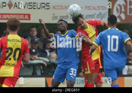 Twello, Paesi Bassi. 23 luglio 2023. TWELLO, PAESI BASSI - 23 LUGLIO: Mats Deijl dei Go Ahead Eagles durante la partita amichevole di pre-stagione tra Go Ahead Eagles e Mamelodi Sundowns allo Sportpark De Laene il 23 luglio 2023 a Twello, Paesi Bassi (foto di Henny Meyerink/BSR Agency) credito: Agenzia BSR/Alamy Live News Foto Stock