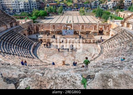Vista panoramica del Teatro Romano e della piazza hascemita, situata nella parte orientale di Amman, il cpaital della Giordania Foto Stock