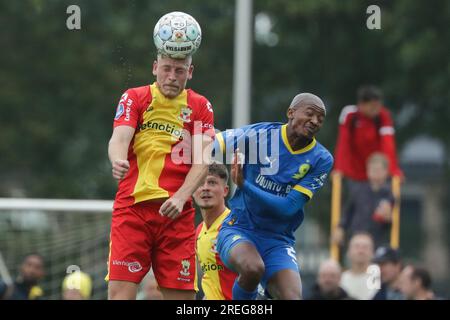 Twello, Paesi Bassi. 23 luglio 2023. TWELLO, PAESI BASSI - 23 LUGLIO: Joris Kramer dei Go Ahead Eagles durante la partita amichevole di pre-stagione tra Go Ahead Eagles e Mamelodi Sundowns allo Sportpark De Laene il 23 luglio 2023 a Twello, Paesi Bassi (foto di Henny Meyerink/BSR Agency) credito: BSR Agency/Alamy Live News Foto Stock