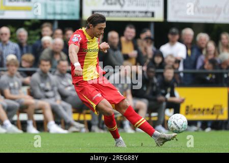 Twello, Paesi Bassi. 23 luglio 2023. TWELLO, PAESI BASSI - 23 LUGLIO: Willum Willumsson dei Go Ahead Eagles durante la partita amichevole di pre-stagione tra Go Ahead Eagles e Mamelodi Sundowns allo Sportpark De Laene il 23 luglio 2023 a Twello, Paesi Bassi (foto di Henny Meyerink/BSR Agency) credito: Agenzia BSR/Alamy Live News Foto Stock