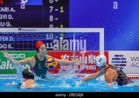 Fukuoka, Giappone. 28 luglio 2023. FUKUOKA, GIAPPONE - LUGLIO 28: Alda Magyari dell'Ungheria, Madeline Musselman degli USA durante i Campionati mondiali di pallanuoto femminile 2023 5°-6° posto decider match tra USA e Ungheria il 28 luglio 2023 a Fukuoka, Giappone (foto di Albert Ten Hove/Orange Pictures) credito: Orange Pics BV/Alamy Live News Foto Stock