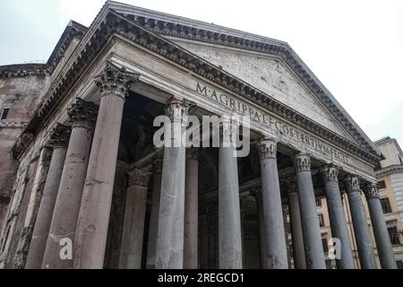 Roma, Italia - 26 novembre 2022: Il Pantheon , Piazza della Rotonda, Roma, Italia Foto Stock