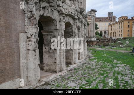 Roma, Italia - 27 novembre 2022: Teatro Marcello, antico teatro romano Foto Stock