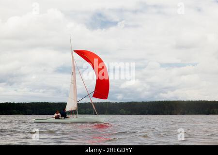 Regata di vela presso il bacino di Kharkov il 9 settembre 2017 Foto Stock