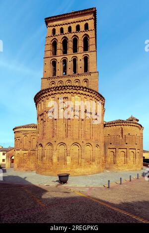 Chiesa parrocchiale di San Lorenzo (Iglesia de San Lorenzo) a Sahagun, Spagna. La chiesa di San Lorenzo fu costruita tra il XII e il XIII secolo. Castiglia e. Foto Stock