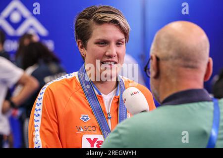 Fukuoka, Giappone. 28 luglio 2023. FUKUOKA, GIAPPONE - LUGLIO 28: Laura Aarts dei Paesi Bassi rilascia un'intervista dopo essere diventata campionessa del mondo durante la cerimonia della medaglia di pallanuoto femminile ai Campionati mondiali di acquanuoto 2023 alla Marine Messe Fukuoka Hall B il 28 luglio 2023 a Fukuoka, Giappone (foto di Albert Ten Hove/Orange Pictures) credito: Orange Pics BV/Alamy Live News Foto Stock