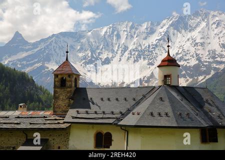 Santuario di Notre Dame des Vernettes, una chiesa situata sopra Peisey Nancroix, Parco Nazionale della Vanoise, Alpi francesi settentrionali, Tarentaise, Savoie, Francia Foto Stock