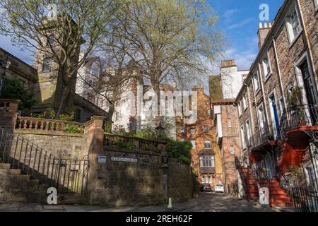 Ramsay Garden Houses nella città di Edimburgo, in Scozia, Regno Unito, edifici storici con appartamenti nel cortile interno. Foto Stock