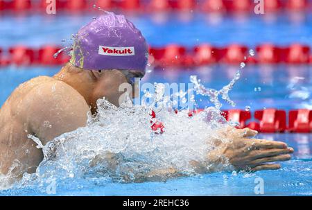 Fukuoka, Giappone. 28 luglio 2023. La Cina Qin Haiyang gareggia durante la finale maschile dei 200 m breaststroke ai Campionati mondiali di acquari 2023 svoltisi a Fukuoka, in Giappone, il 28 luglio 2023. Crediti: Xia Yifang/Xinhua/Alamy Live News Foto Stock