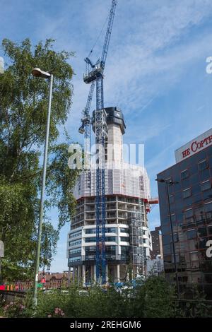 Continua la costruzione dell'Octagon, che a 155 metri sarà l'edificio più alto di Birmingham. I 49 piani includeranno appartamenti e hotel Foto Stock