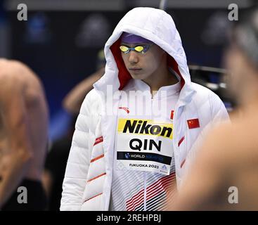 Fukuoka, Giappone. 28 luglio 2023. Qin Haiyang della Cina reagisce prima della finale maschile di nuoto dei 200 m ai Campionati mondiali di nuoto in Giappone, il 28 luglio 2023. Crediti: Xia Yifang/Xinhua/Alamy Live News Foto Stock