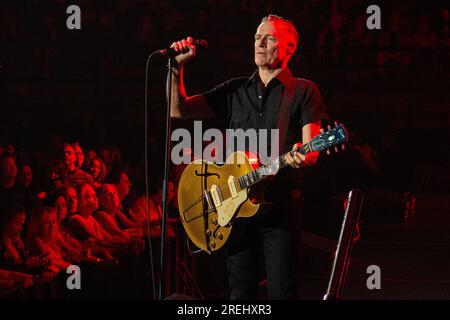 26 luglio 2023, San Diego, California, USA: Bryan Adams si esibisce dal vivo in concerto durante il suo tour so Happy IT Hurts alla Viejas Arena di San Diego. (Immagine di credito: © K.C. Alfred/ZUMA Press Wire) SOLO USO EDITORIALE! Non per USO commerciale! Foto Stock