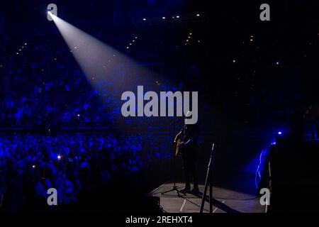 26 luglio 2023, San Diego, California, USA: Bryan Adams si esibisce dal vivo in concerto durante il suo tour so Happy IT Hurts alla Viejas Arena di San Diego. (Immagine di credito: © K.C. Alfred/ZUMA Press Wire) SOLO USO EDITORIALE! Non per USO commerciale! Foto Stock