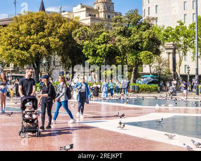 Plaza de Catalunya, all'estremità settentrionale di Las Ramblas a Barcellona, Catalogna, Spagna. Foto Stock