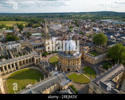 Vista aerea di Radcliffe camera e dell'All Souls College, Oxford, Oxfordshire, Inghilterra Foto Stock
