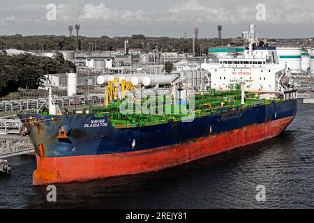 Impianto di stoccaggio del petrolio, porto di Klaipeda, Lituania, Europa Foto Stock