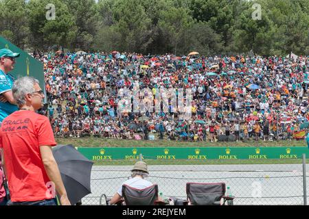 04.06.2023. Montmeló, Spagna, Pelouse piena di tifosi prima dell'inizio della gara di Formula 1 al GP di Spagna 2023 Foto Stock