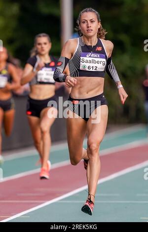 BREDA, PAESI BASSI - LUGLIO 28: Eveline Saalberg di GVAC gareggia su donne - semifinale di 400 metri durante i Campionati nazionali olandesi di atletica leggera il 28 luglio 2023 a Breda, Paesi Bassi (foto di Andre Weening/Orange Pictures) credito: Orange Pics BV/Alamy Live News Foto Stock