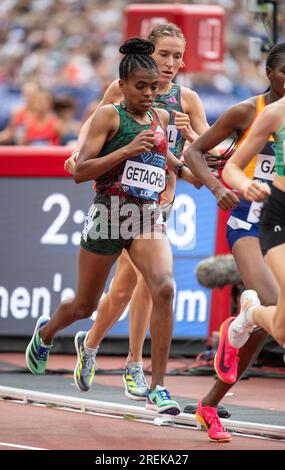 Senayet Getachew dell'Etiopia gareggia nei 5000m femminili al Wanda Diamond League London Event, London Stadium il 23 luglio 2023. Foto di G Foto Stock