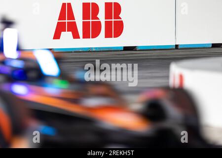 Londra, Royaume University. 28 luglio 2023. Branding ABB durante l'ePrix di Londra Hankook 2023, dodicesimo meeting del Campionato Mondiale di Formula e ABB FIA 2022-23, sull'Excel di Londra dal 29 al 30 luglio 2023 a Londra, Regno Unito - foto André Ferreira/DPPI Credit: DPPI Media/Alamy Live News Foto Stock