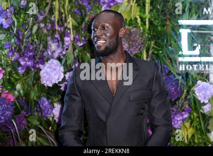 Londra, Regno Unito. 28 luglio 2023. Stormzy arriva al Mike Gala, 30° compleanno di Stormzy con Biltmore Mayfair, LXR Hotels & Resorts e Don Julio 1942, Londra. Credito: Doug Peters/EMPICS/Alamy Live News Foto Stock