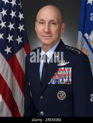 Il vice capo di stato maggiore dell'Air Force, il generale DAVID W. ALLVIN, un pilota di comando con esperienza nella pianificazione congiunta e nella strategia, è stato nominato come 23° capo di stato maggiore dell'Air Force, il presidente Joe Biden e il segretario alla difesa Lloyd Austin III annunciato nel luglio 26. Allvin avrebbe assunto la più alta posizione militare nell'Air Force, responsabile dell'organizzazione, dell'addestramento e dell'equipaggiamento di 689.000 membri in servizio attivo, Guardia, riserva e civili che prestavano servizio negli Stati Uniti e all'estero. Se confermato dal Senato, è pronto a sostituire il generale CQ Brown Jr., che è stato recentemente nominato presidente o Foto Stock