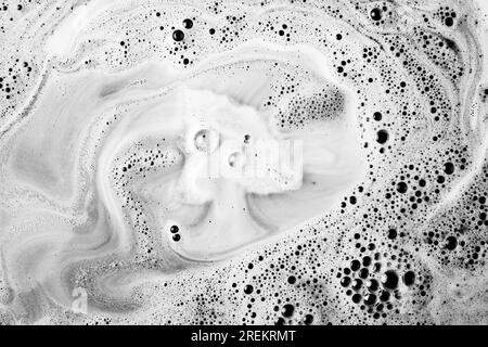 Sciogliere l'acqua della vasca da bagno con schiuma. Risoluzione e foto bellissime di alta qualità Foto Stock