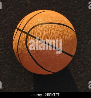 Primo piano sul campo da pallacanestro ad alta angolazione. Risoluzione e foto bellissime di alta qualità Foto Stock