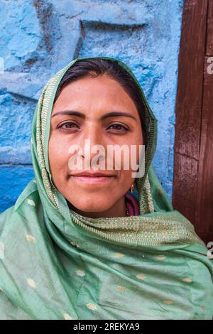 Kangan, Jammu e Kashmir, India. 27 ottobre 2022. Una donna del villaggio a Jammu e Kashmir. Foto Stock