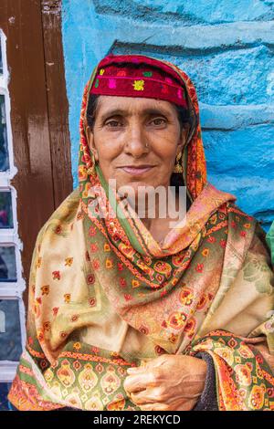 Kangan, Jammu e Kashmir, India. 27 ottobre 2022. Una donna del villaggio a Jammu e Kashmir. Foto Stock