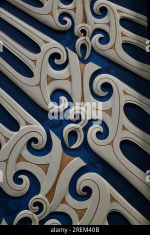 Sculture in stile Maori in mostra presso la National Library di Wellington, nuova Zelanda Foto Stock