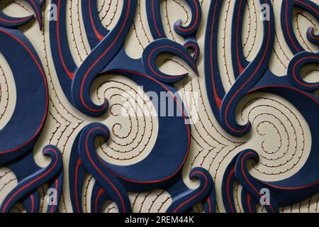 Sculture in stile Maori in mostra presso la National Library di Wellington, nuova Zelanda Foto Stock