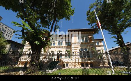 Bucarest, Romania - 28 luglio 2023: Sede della prefettura di Bucarest, Filipescu House, ex sede dell'ambasciata degli Stati Uniti, costruita tra il 1888-18 Foto Stock