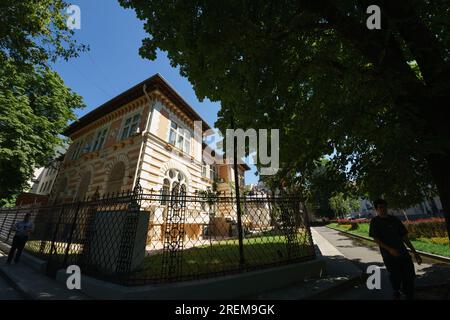 Bucarest, Romania - 28 luglio 2023: Sede della prefettura di Bucarest, Filipescu House, ex sede dell'ambasciata degli Stati Uniti, costruita tra il 1888-18 Foto Stock