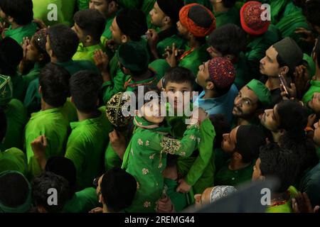 Ajmer, India. 28 luglio 2023. Processione di Tazia durante il mese santo di Muharram davanti a dargah Ajmer. (Foto di Shaukat Ahmed/Pacific Press) Credit: Pacific Press Media Production Corp./Alamy Live News Foto Stock