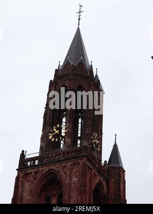 Sint-Janskerk (chiesa di San Giovanni) nota per la sua torre rossa a Maastricht, nei Paesi Bassi Foto Stock