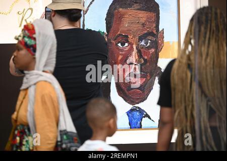 New York, USA. 27 luglio 2023. People tour mostra "The Book of HOV" all'interno della Brooklyn Public Library che celebra il lavoro del rapper e artista Shawn "Jay-Z" Carter, nel quartiere di New York City di Brooklyn, NY, 27 luglio 2023. (Foto di Anthony Behar/Sipa USA) credito: SIPA USA/Alamy Live News Foto Stock