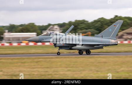 L'Eurofighter EF2000 dell'Aeronautica tedesca arriva al Royal International Air Tattoo 2023 Foto Stock