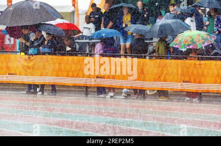 BREDA - pioggia nel secondo giorno dei Campionati nazionali di atletica leggera sulla pista AV Sprint. ANP IRIS VANDEN BROEK Foto Stock