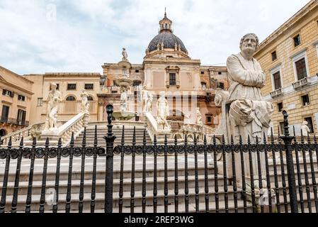 Piazza Pretoria conosciuta anche come Piazza della vergogna a Palermo, Sicilia, Italia Foto Stock