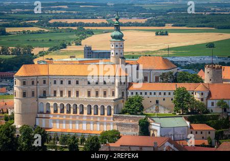 Castello di Mikulov nella città di Mikulov, regione della Moravia meridionale, Repubblica Ceca Foto Stock