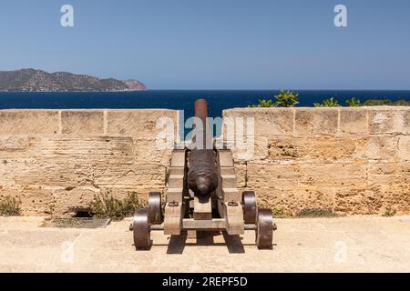 Cannon a Castell de sa Punta de n'Amer - Castello costiero / Fortezza, sa coma, Cala Millor, Maiorca, (Maiorca), Isole Baleari, Spagna, Europa Foto Stock