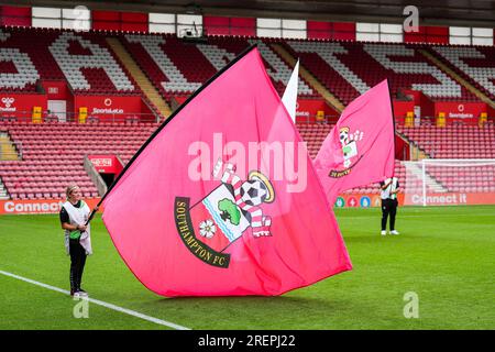 SOUTHAMPTON - Flags of Southampton durante l'amichevole tra Southampton FC e AZ Alkmaar a St. Mary's Stadium il 29 luglio 2023 a Southampton, Inghilterra. AP | altezza olandese | ed VAN DE POL Foto Stock