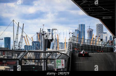 Pascal Wehrlein di TAG Heuer Porsche durante le due prove del primo giorno dell'Hankook London e-Prix 2023 all'Excel Circuit di Londra. Data immagine: Sabato 29 luglio 2023. Foto Stock