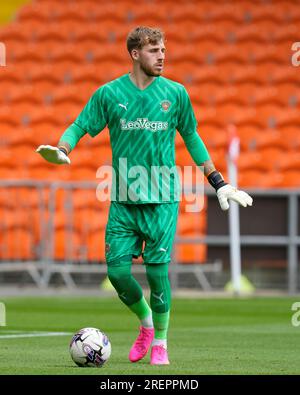 Blackpool, Regno Unito. 29 luglio 2023. Daniel Grimshaw #32 di Blackpool durante la partita amichevole pre-stagionale Blackpool vs Hibernian a Bloomfield Road, Blackpool, Regno Unito, 29 luglio 2023 (foto di Steve Flynn/News Images) a Blackpool, Regno Unito il 7/29/2023. (Foto di Steve Flynn/News Images/Sipa USA) credito: SIPA USA/Alamy Live News Foto Stock