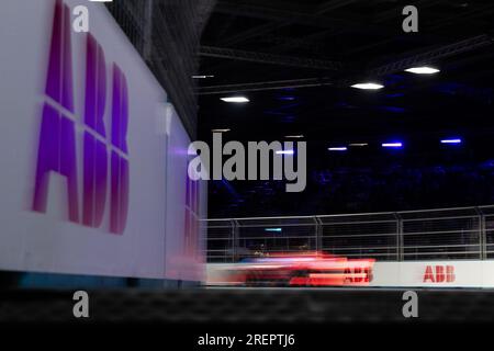 Branding illustrazione ABB durante l'ePrix di Londra Hankook 2023, dodicesimo meeting del Campionato Mondiale di Formula e ABB FIA 2022-23, sull'Excel London dal 29 al 30 luglio 2023 a Londra, Regno Unito Foto Stock